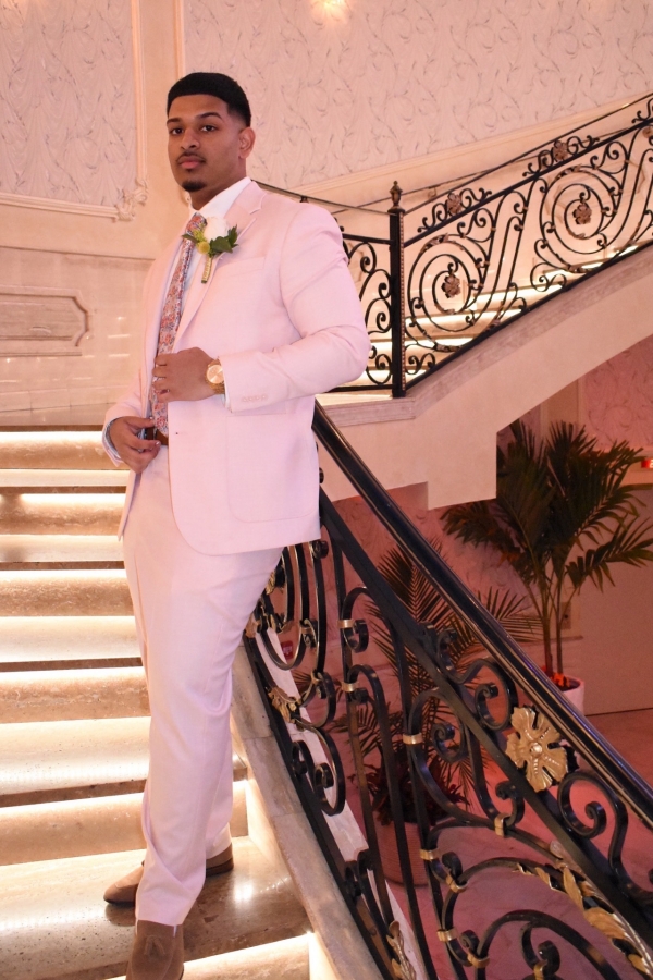 Pink Peaked Lapel Two Pieces Men Suits Regular Fit Prom Suits