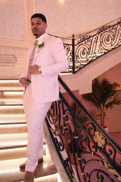 Pink Peaked Lapel Two Pieces Men Suits Regular Fit Prom Suits