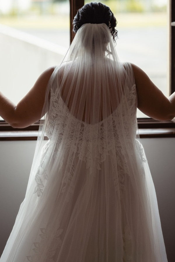 V-Neck A-Line Tulle Plus Size Wedding Dresses with Applique