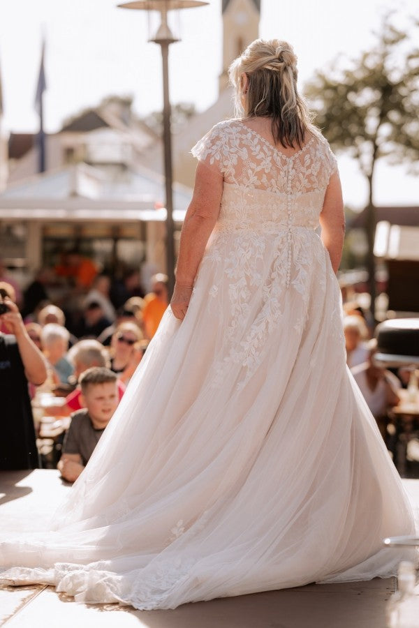 V-Neck A-Line Plus Size Wedding Dresses Short Sleeves