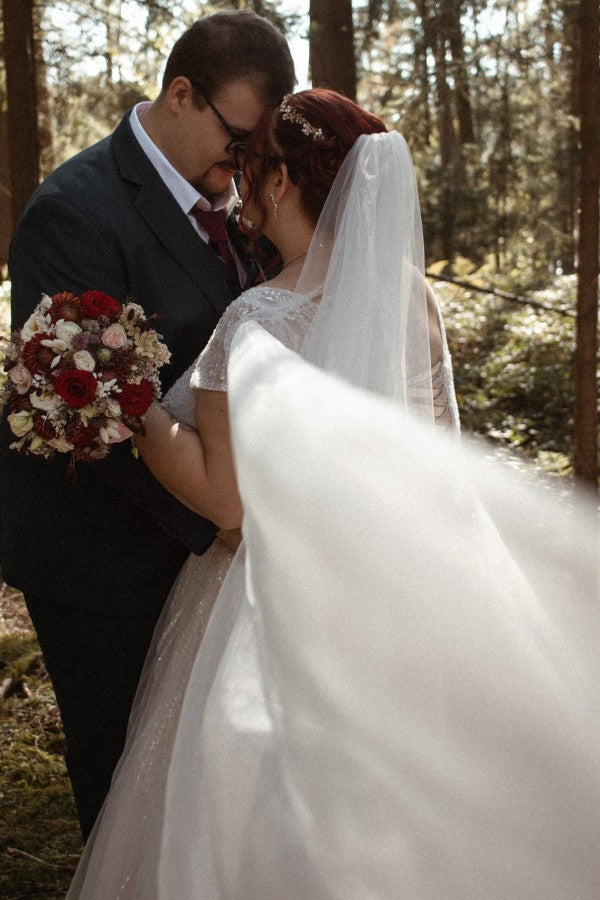 V-Neck Tulle Plus Size A-Line Wedding Dresses Short Sleeves