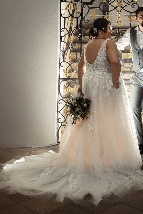 V-Neck A-Line Tulle Plus Size Wedding Dresses with Applique