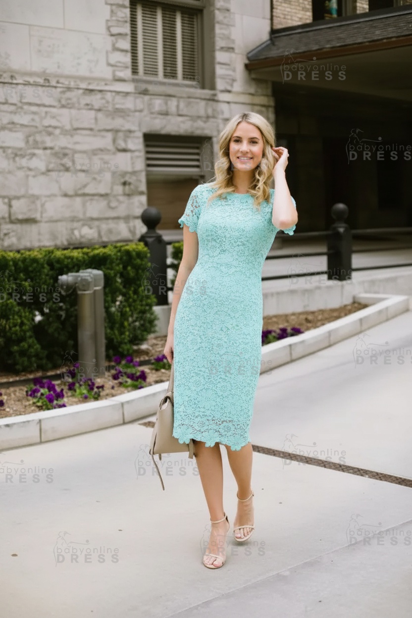 Elegant Short Knee-length Lace Homecoming Dresses with Short Sleeves