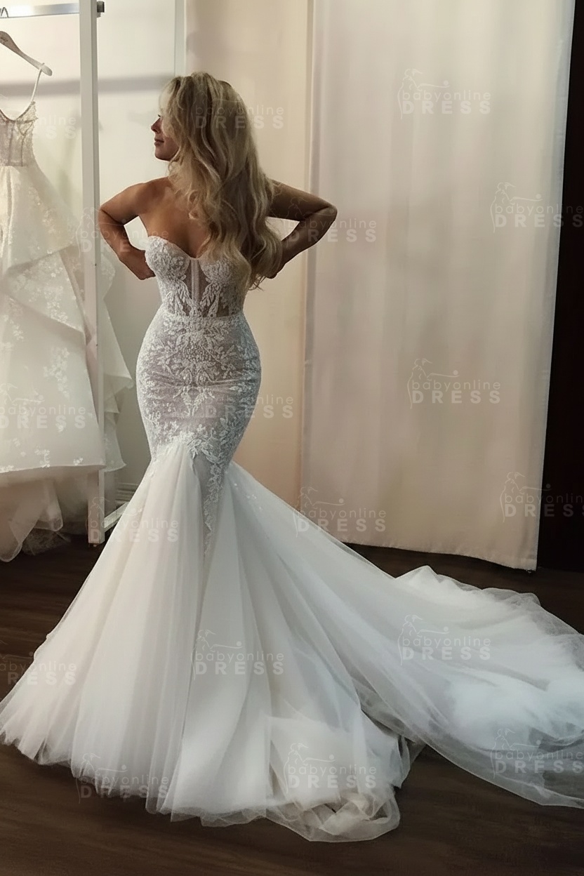 Different Mermaid Ivory Sweetheart Body-fitting Tulle Wedding Dress with Chapel Train