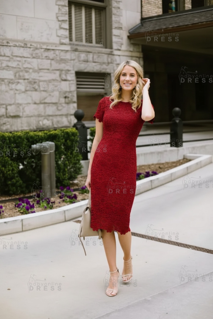 Elegant Short Knee-length Lace Homecoming Dresses with Short Sleeves