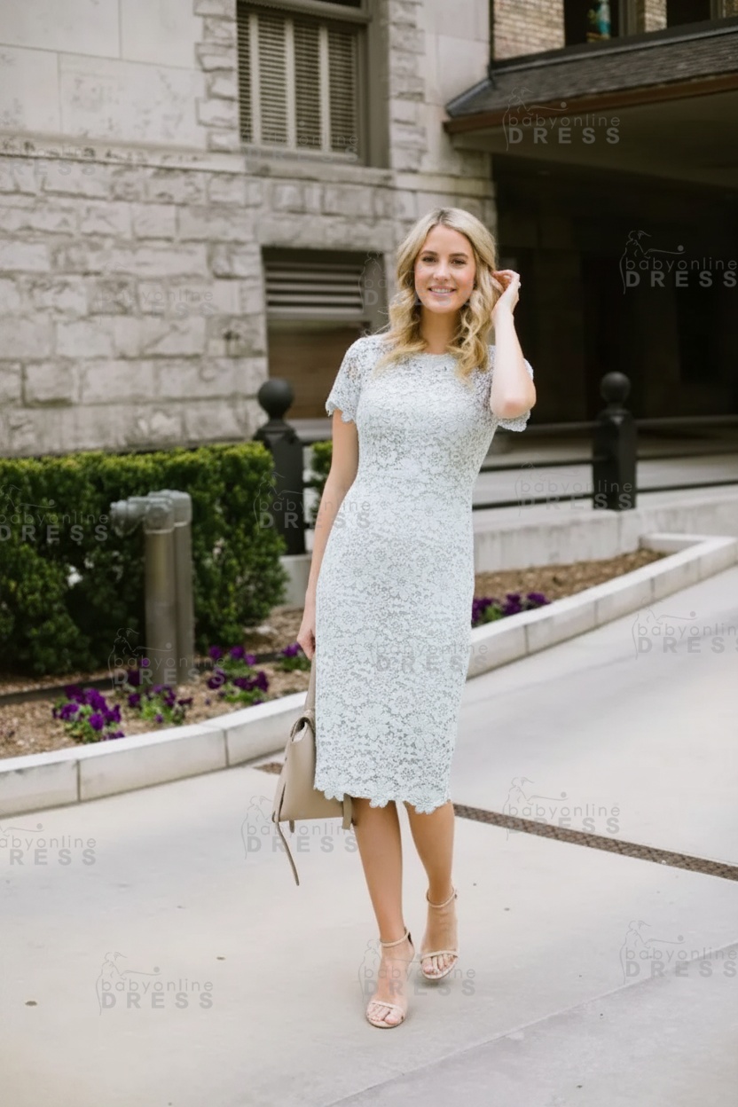 Elegant Short Knee-length Lace Homecoming Dresses with Short Sleeves
