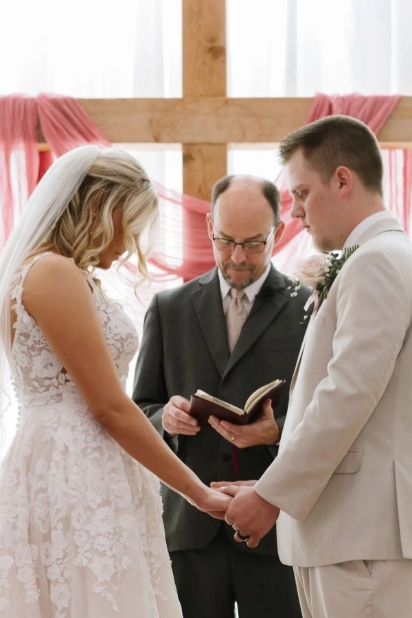 Glamorous Ivory Aline Wedding Dress Sleeveless Tulle Lace Appliques Bridal Dress-Babyonlinewholesale