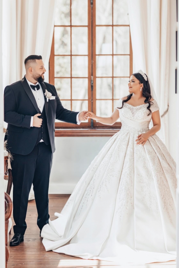 Sleeveless Ball Gown Ivory Floor length Wedding Dresses