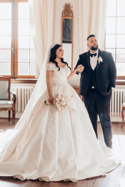 Sleeveless Ball Gown Ivory Floor length Wedding Dresses