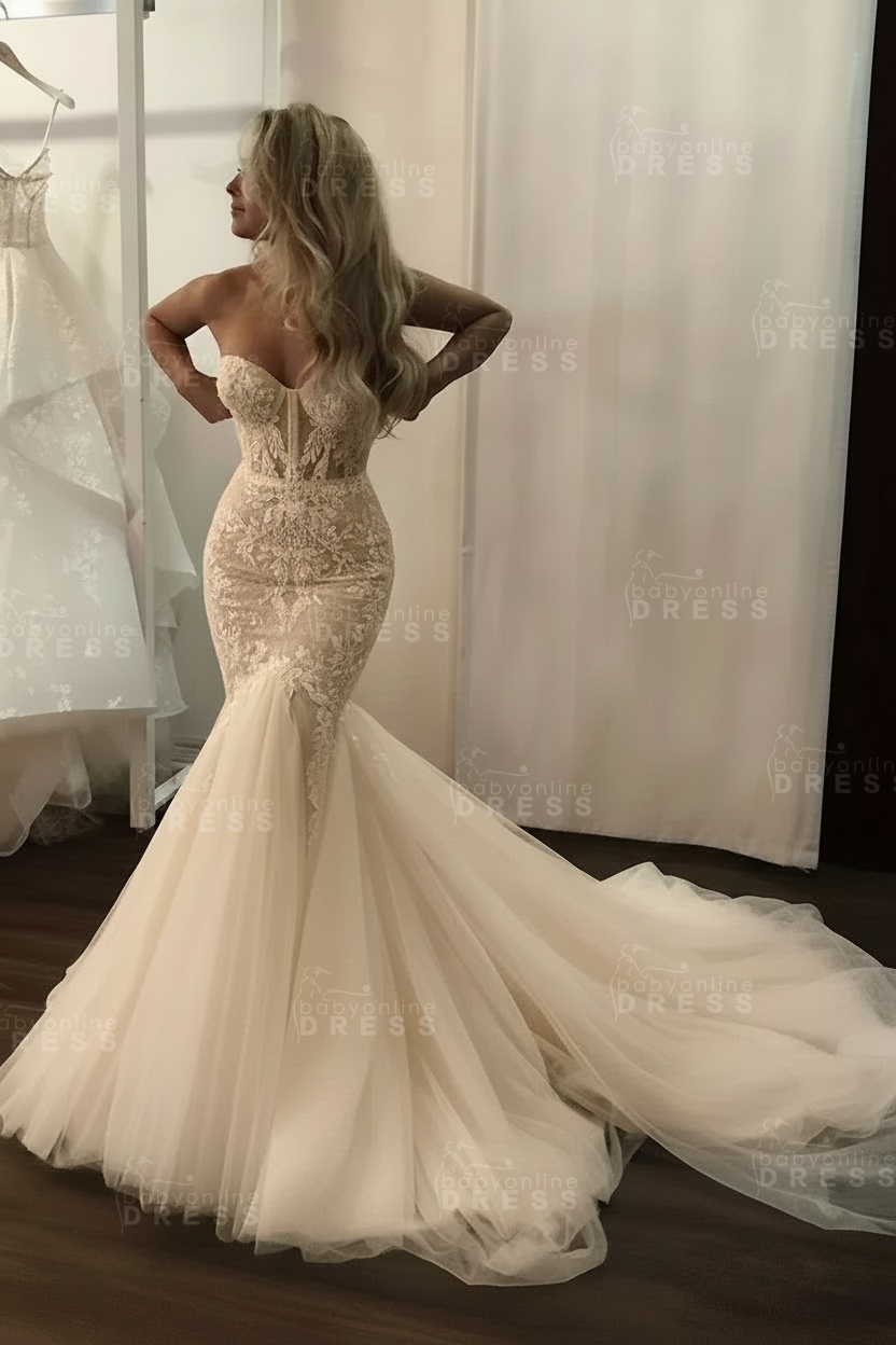 Different Mermaid Ivory Sweetheart Body-fitting Tulle Wedding Dress with Chapel Train