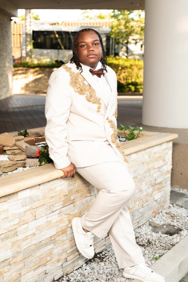 White Double Breasted Peaked Lapel Two Pieces Men Suits with Crystals