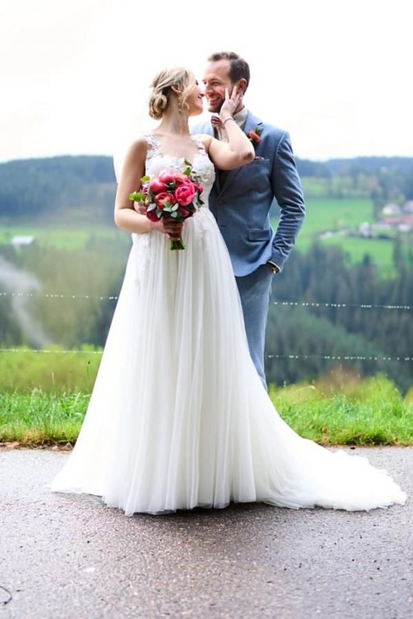 White Halter Princess Tulle Spring Wedding Dresses