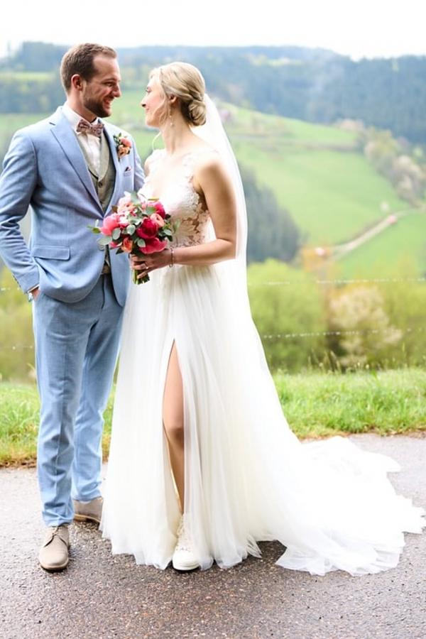 White Halter Princess Tulle Spring Wedding Dresses