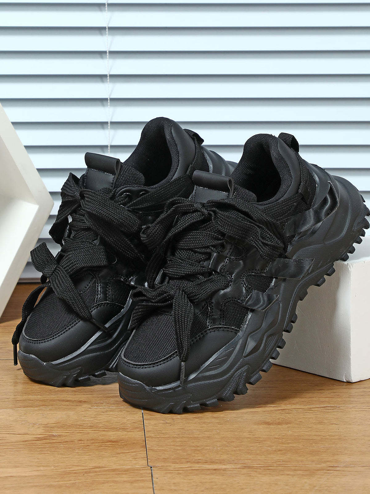 Thick Sole Breathable Mesh Lace-Up Sneakers