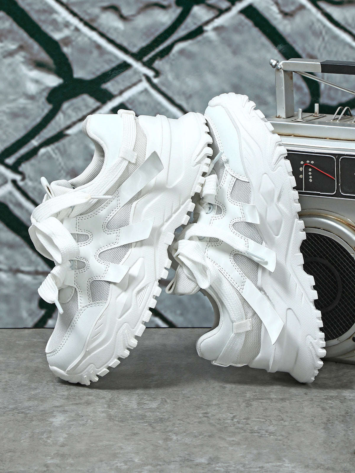 Thick Sole Breathable Mesh Lace-Up Sneakers