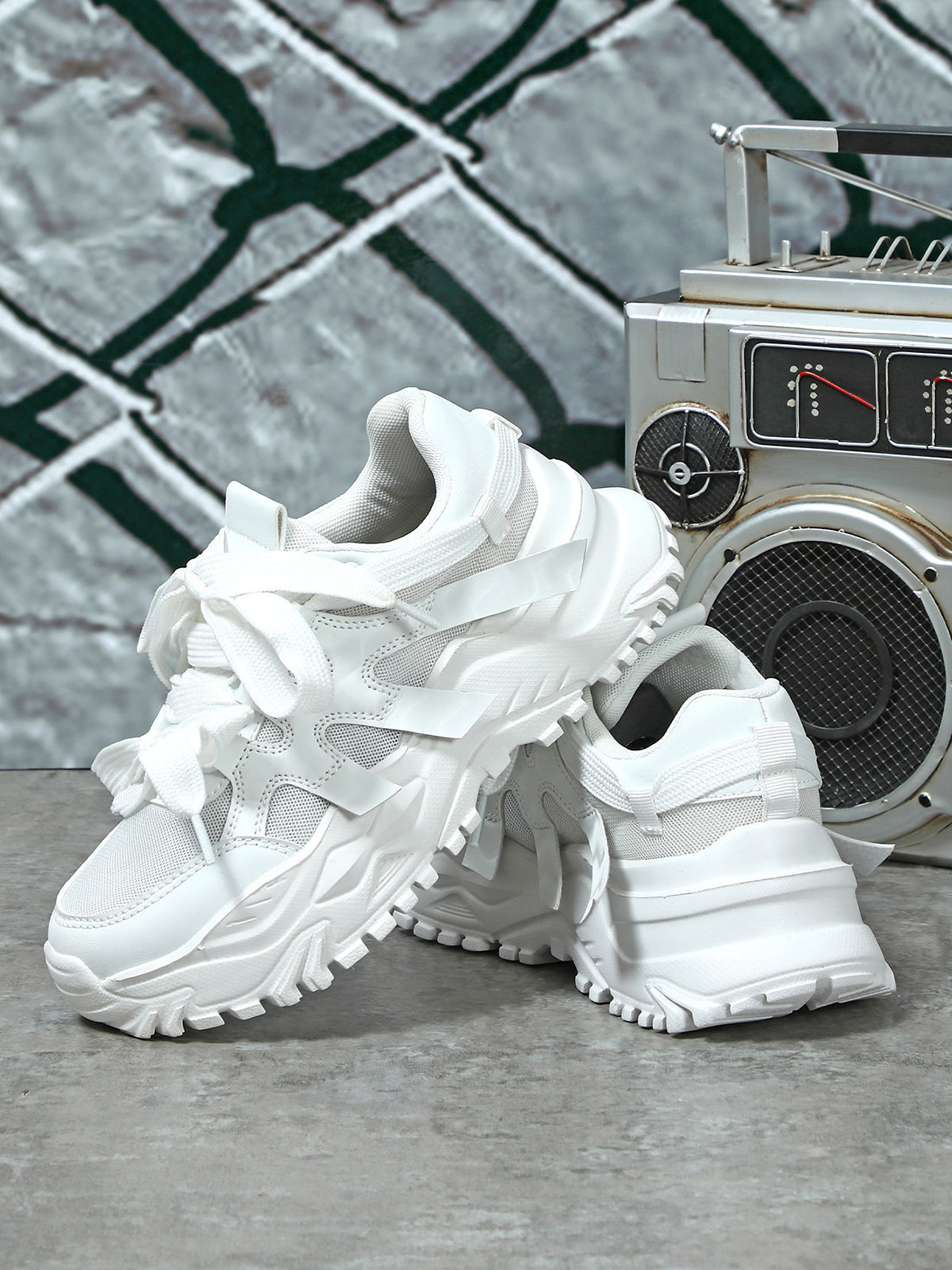 Thick Sole Breathable Mesh Lace-Up Sneakers