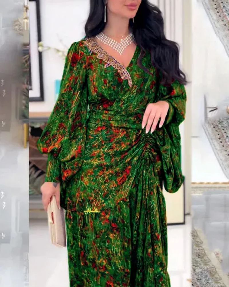 Ein elegantes Kleid, das mit Blumenmustern mit einem V -fälligen Kragen gekennzeichnet ist