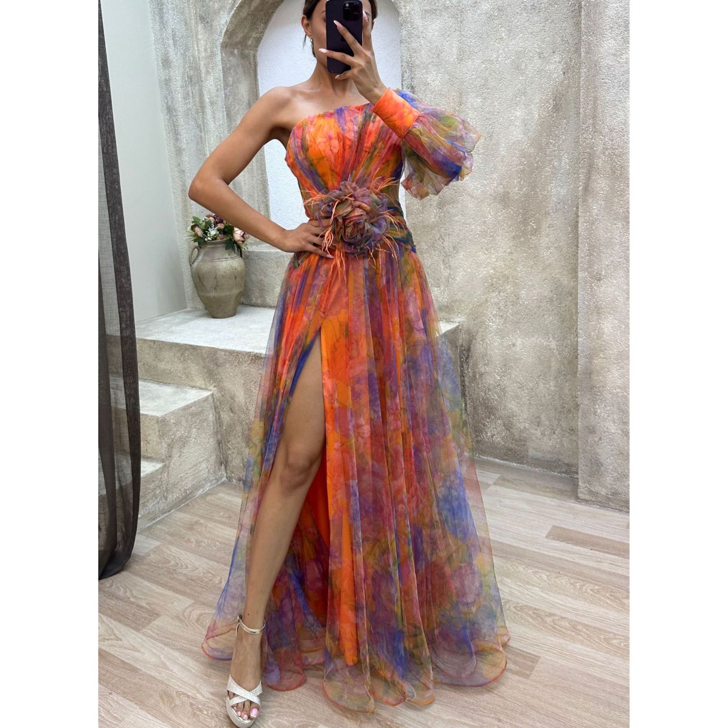 Haute-Couture-Mesh-Kleid mit freiliegenden Schultern