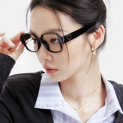 Spykay™ EG26858 Square Frame Heart Temples Anti-blue Light Simple Glasses with Nylon Lenses - image 3