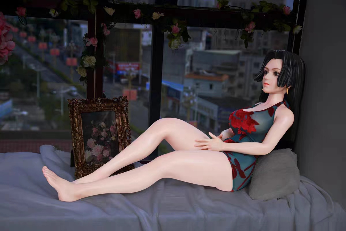 Long Yan Ren Xing Studio -  One Piece Hancock Statue 