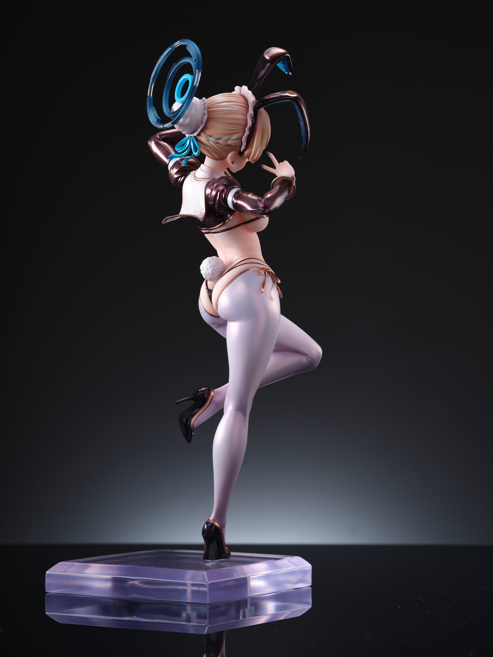 Genius Bee Studio - Blue Archive Asuma Toki Bunny Girl 1/4 & 1/7 Statue(GK)