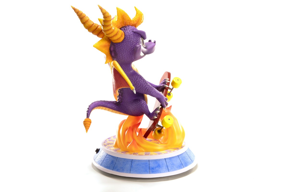 First 4 Figures - Spyro Year of the Dragon SpyroTM Skateboard (Licensed) Status(GK)