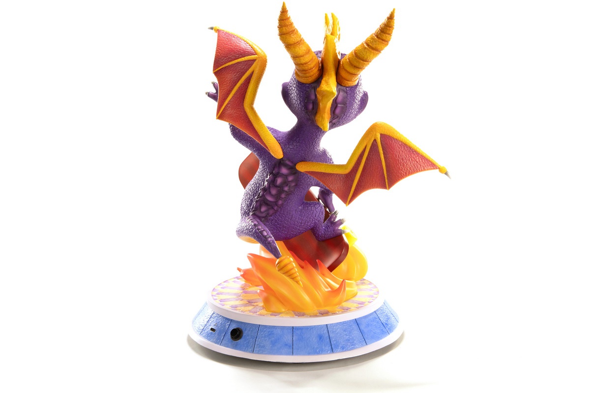 First 4 Figures - Spyro Year of the Dragon SpyroTM Skateboard (Licensed) Status(GK)
