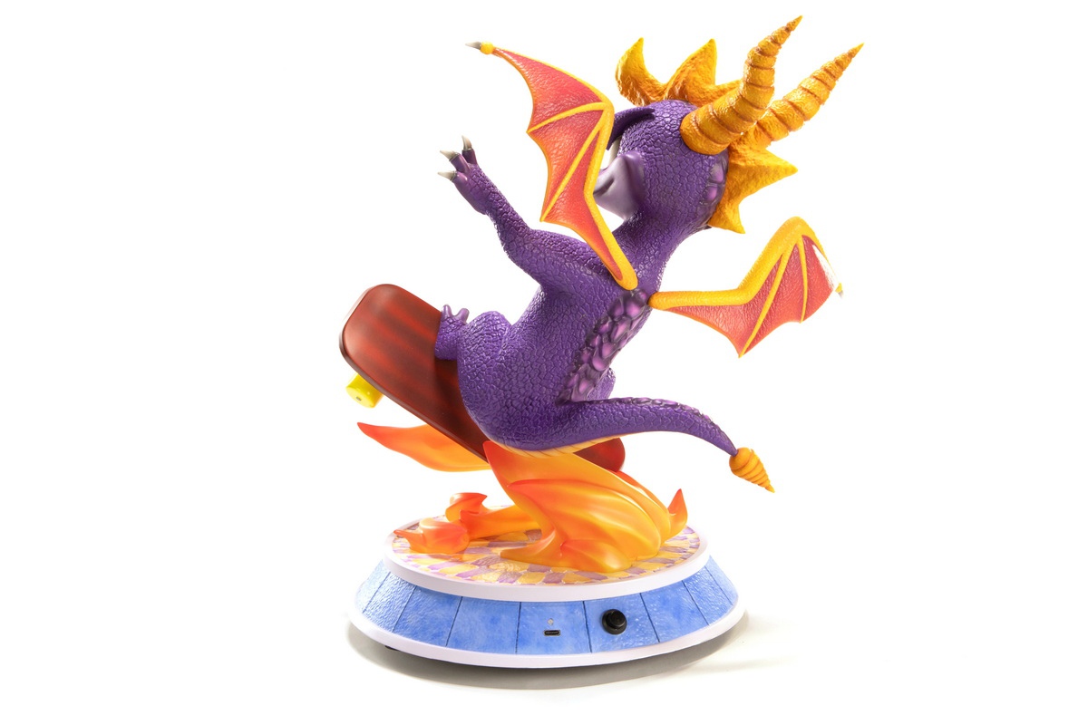 First 4 Figures - Spyro Year of the Dragon SpyroTM Skateboard (Licensed) Status(GK)