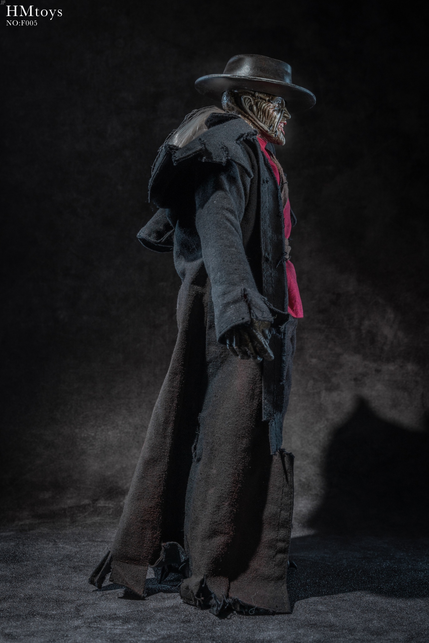 IN-STOCK HMTOYS - Jeepers Creepers Heartbreaking Cannibal 1/6 Moving Doll NO F005 (Licensed)