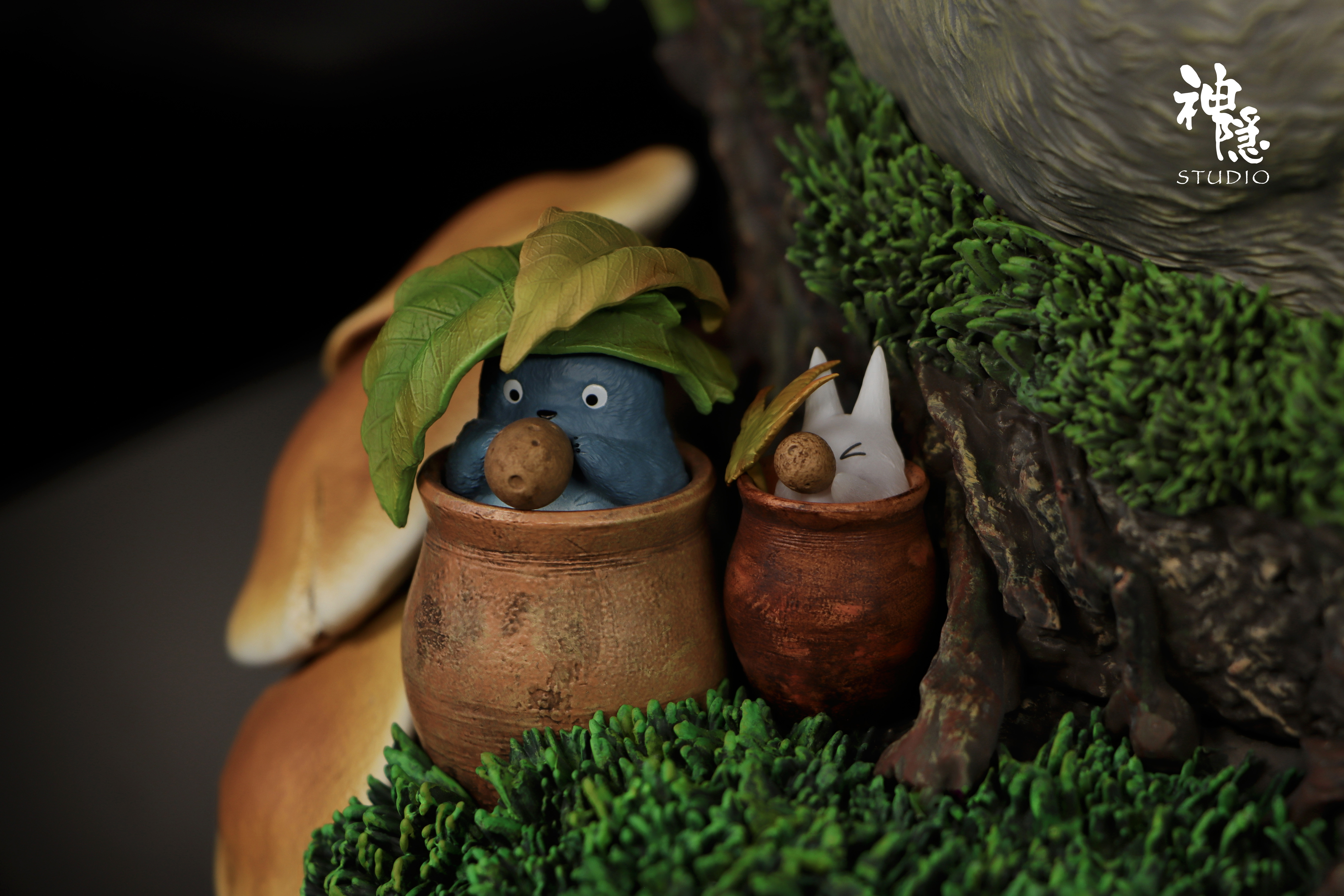 ShenYin Studio - Totoro rest in the tree hole Statue(GK)