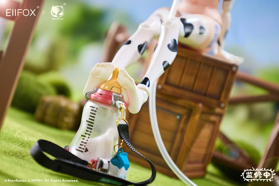 EIIFOX X BearPanda - Milk Cow MOMO Action Figure Licensed