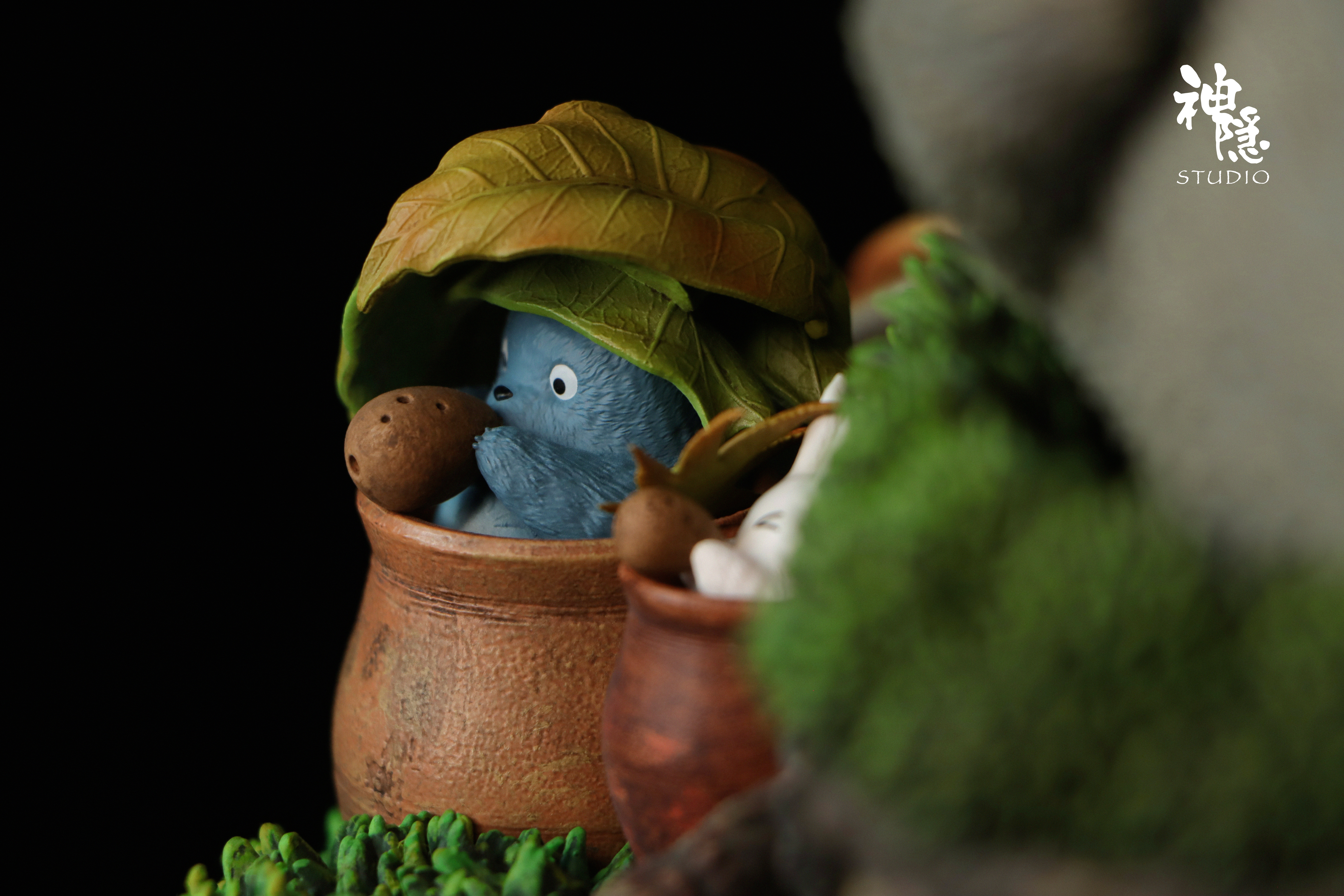 ShenYin Studio - Totoro rest in the tree hole Statue(GK)