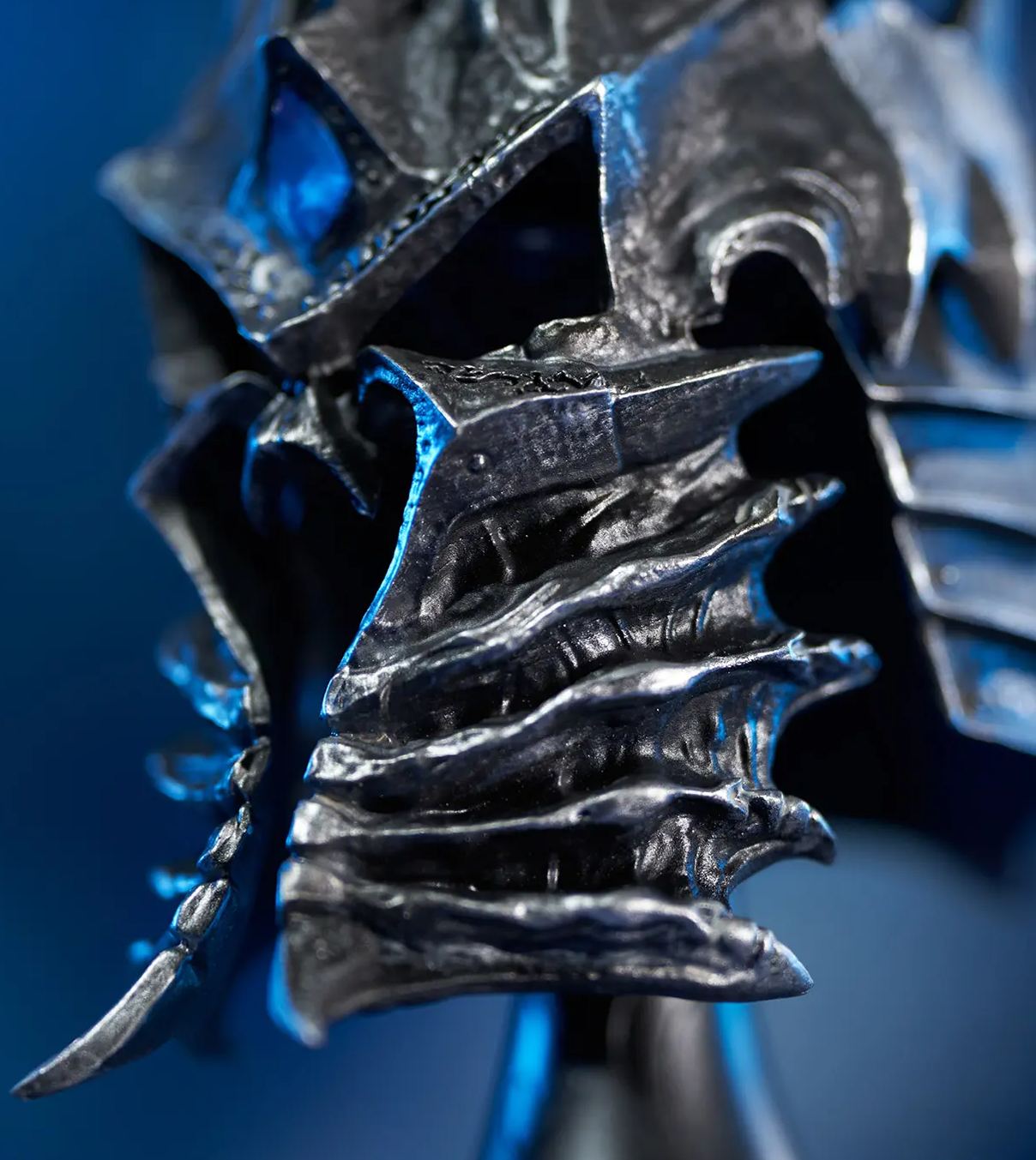 Blizzard Entertainment - World of Warcraft - Helm of Domination Metal Replica Desktop Ornament BLZ011 (Licensed)Statue 