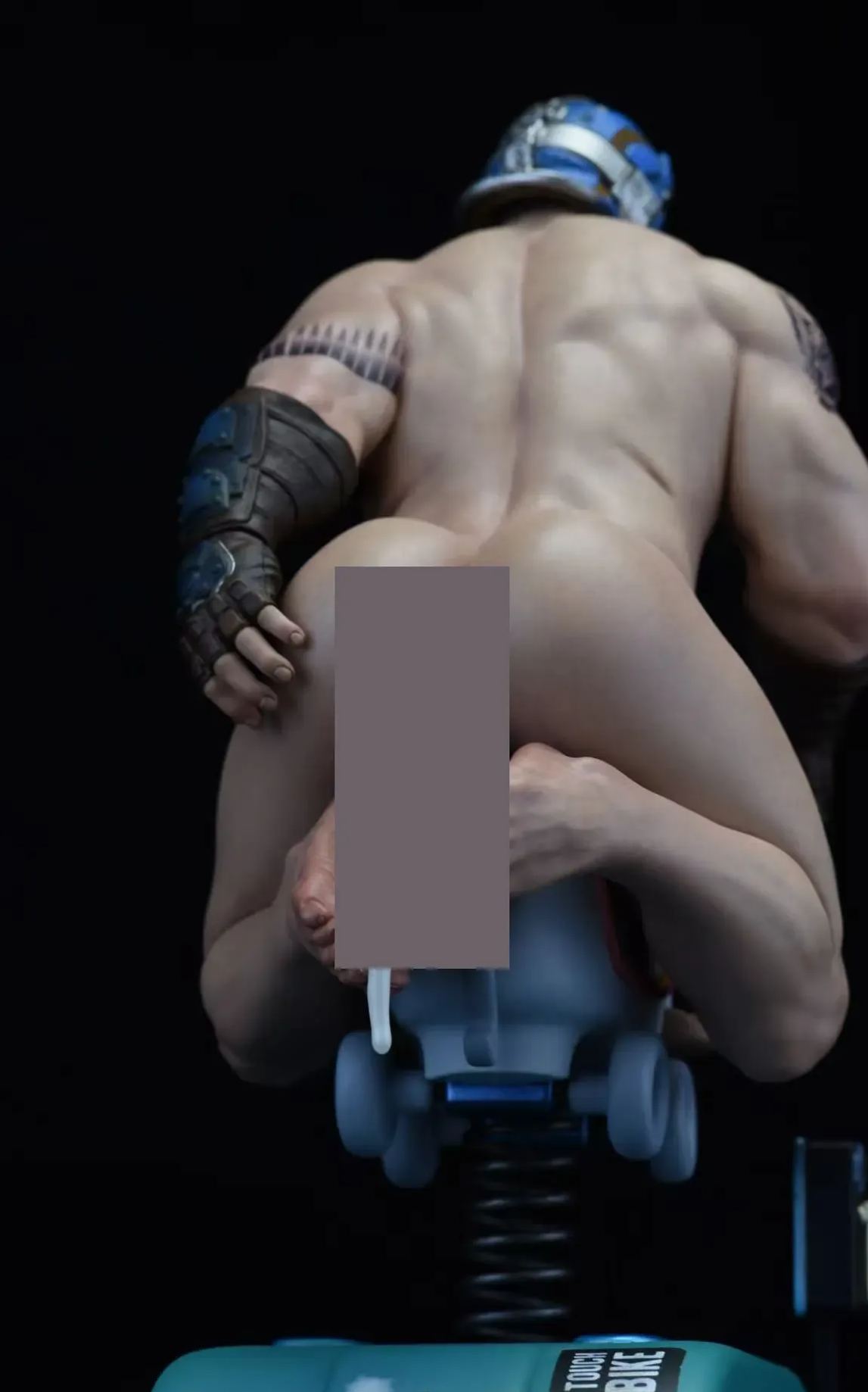 MC Studio - Clayton Carmine Theme Park Gears of War 3 Statue