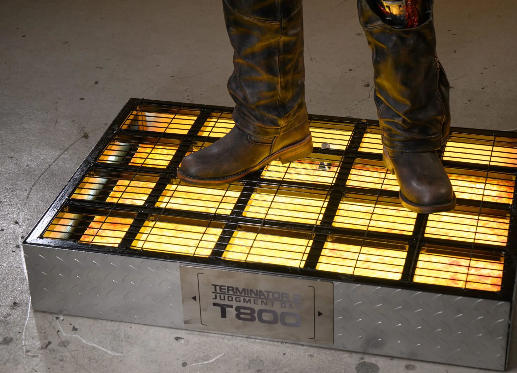 Inner Studio - Terminator T800 battle damage 1/1 life size statue The Terminator Statue