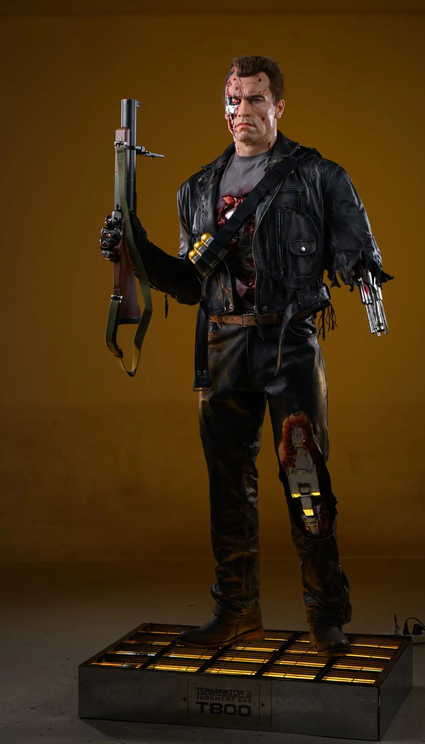 Inner Studio - Terminator T800 battle damage 1/1 life size statue The Terminator Statue