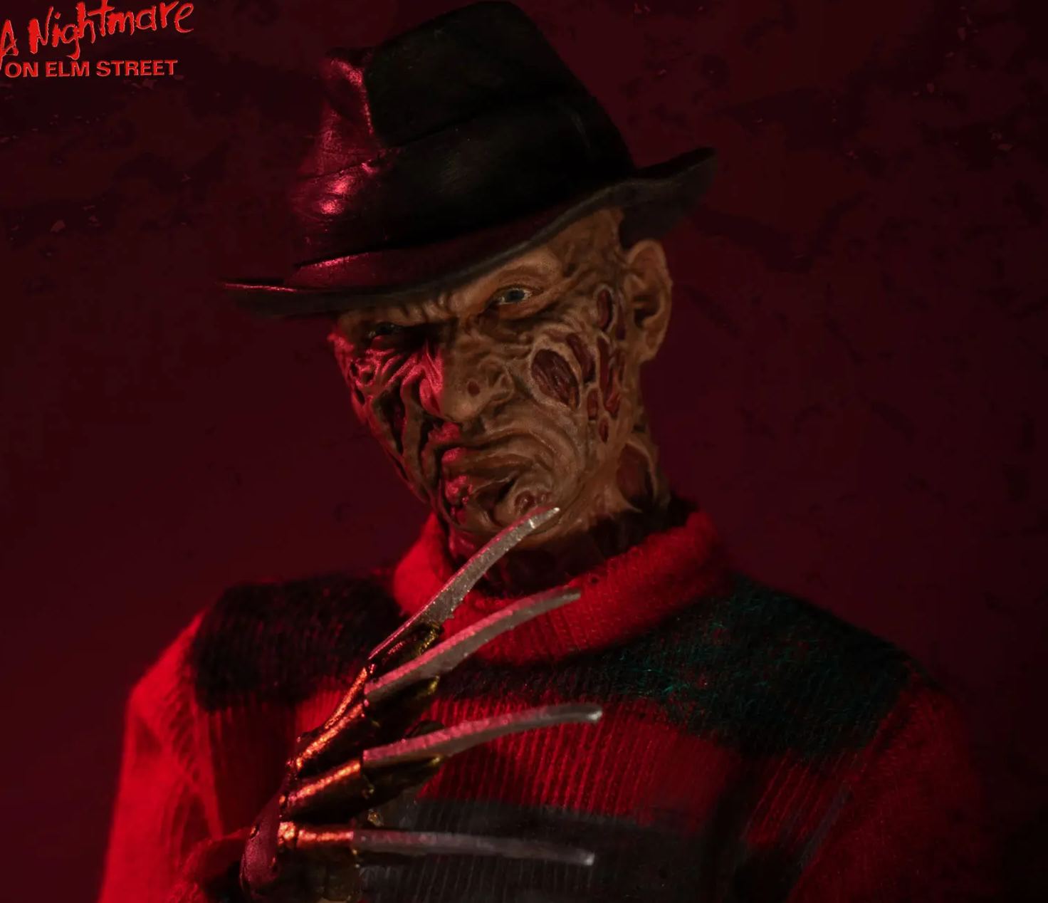 Mezco Studio - A Nightmare on Elm Street: Freddy Krueger Licensed Statue 