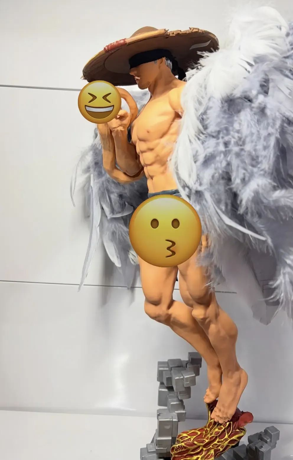 Salted Fish Studio - Hong Statue Licensed Statue 