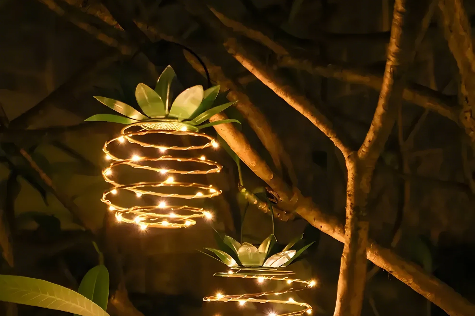 Art Deco Pineapple Spiral Yellow LED Solar Outdoor Pendant Light