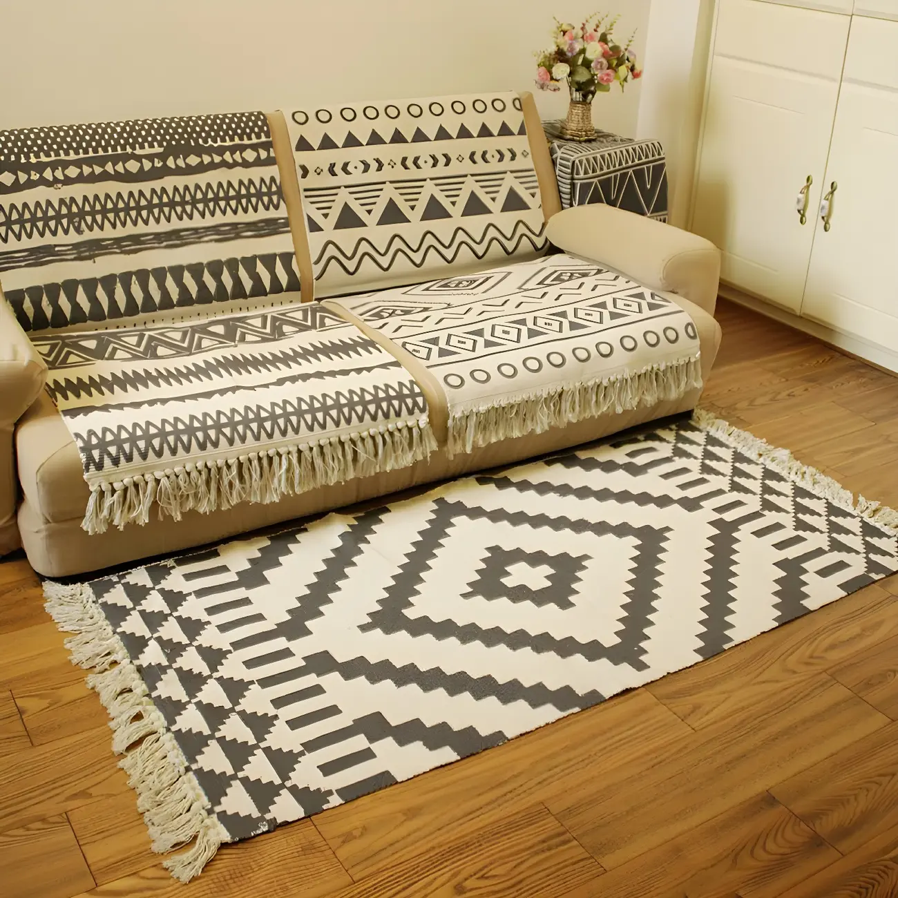 Tribal Cotton Blend Easy Care Rectangle Tassel Area Rug Image - 1 | homeyfad