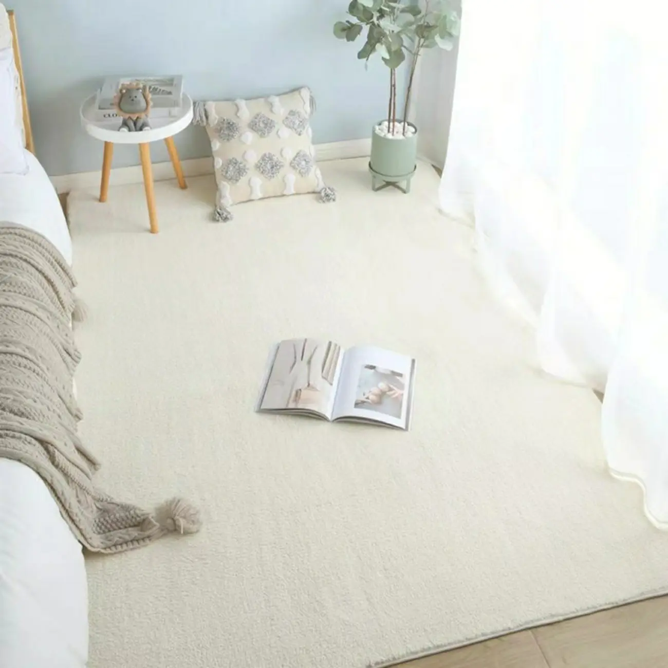 Modern Polyester Solid Color Anti-Slip Indoor Use Area Rug Image - 1 | homeyfad