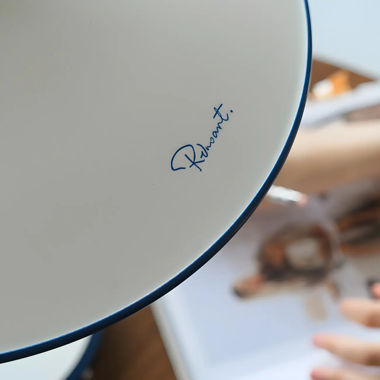 Contemporary Iron Arc Table Lamp in White for Living Room Image - 12 | homeyfad