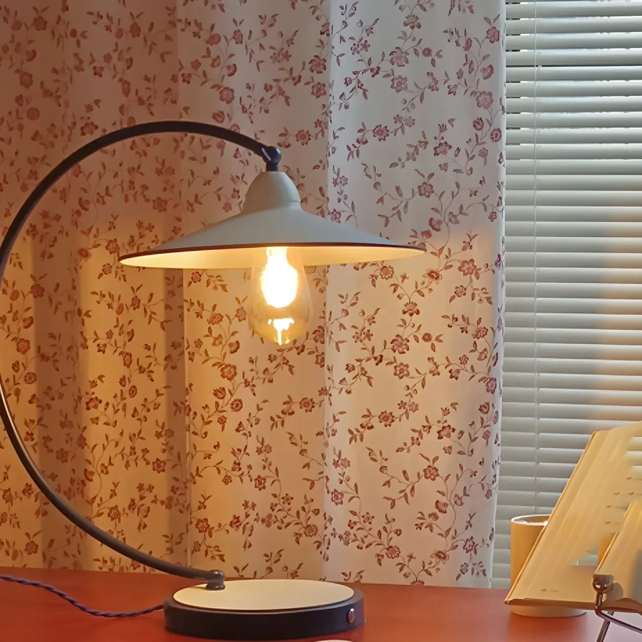 Contemporary Iron Arc Table Lamp in White for Living Room Image - 2