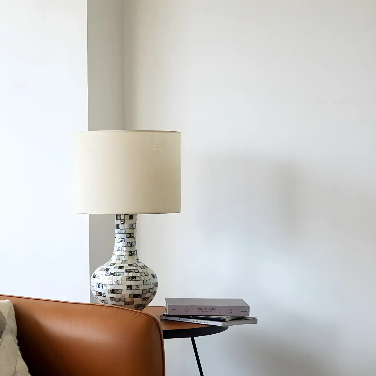 Scandinavian Shell Mosaic Table Lamp in White for Home Image - 4