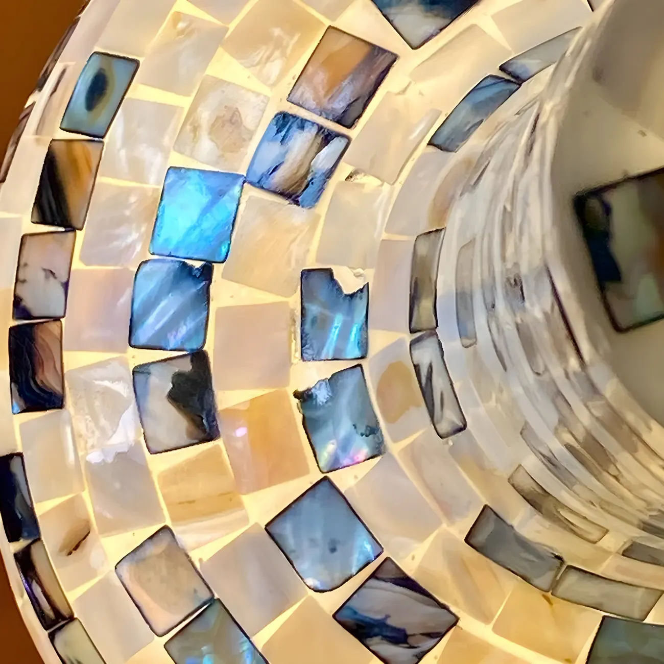 Scandinavian Shell Mosaic Table Lamp in White for Home Image - 8