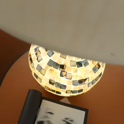 Scandinavian Shell Mosaic Table Lamp in White for Home Image - 10