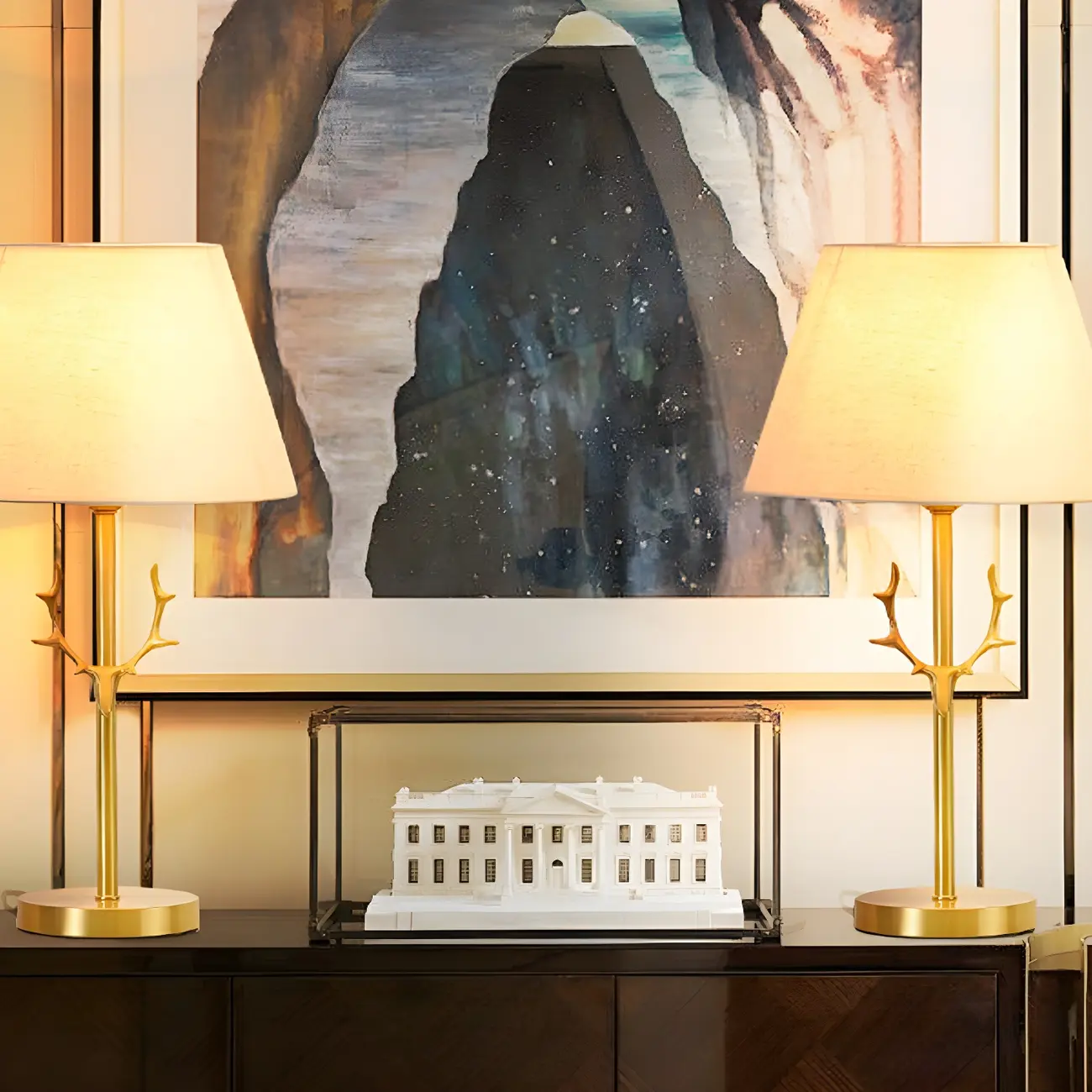 Modern Gold Metal Geometric Table Lamp for Residential Image - 3 | homeyfad