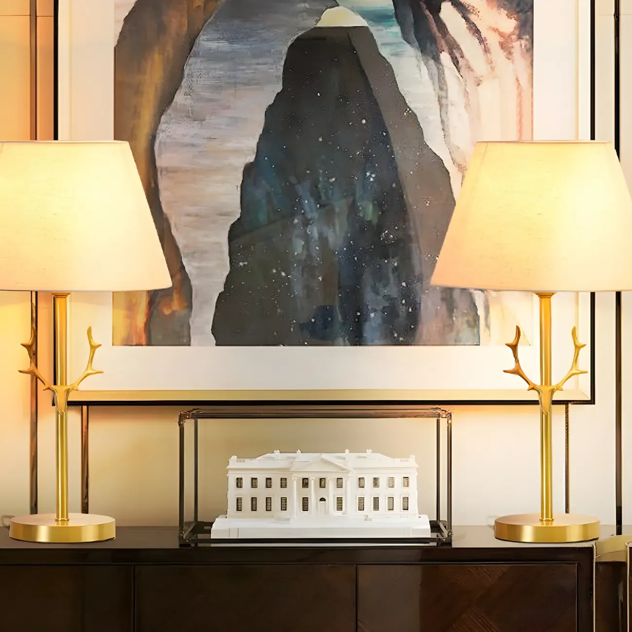 Modern Gold Metal Geometric Table Lamp for Residential Image - 3