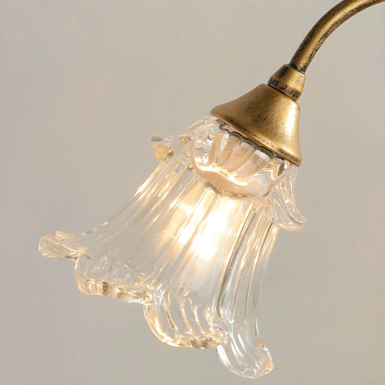 Elegant Glass Floral Shade Metal Table Lamp for Residential Image - 10 | homeyfad