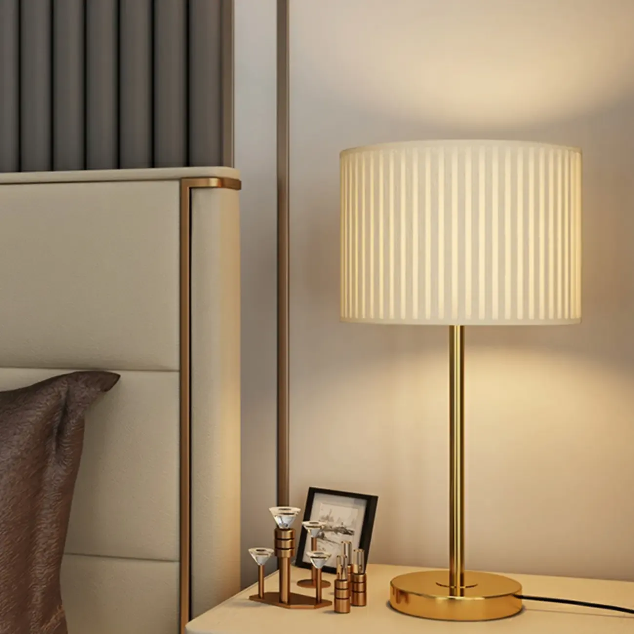 Contemporary Geometric Metal Table Lamp for Home Image - 2